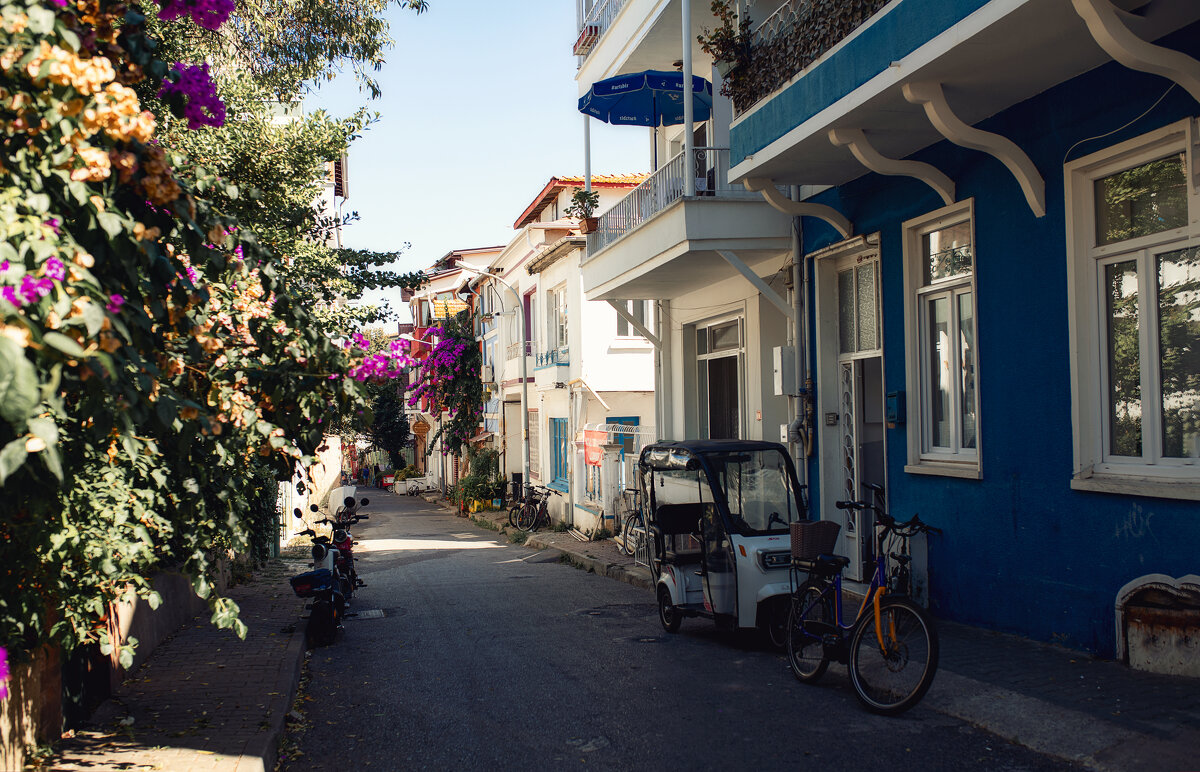 Улочки на острове - Лилия .