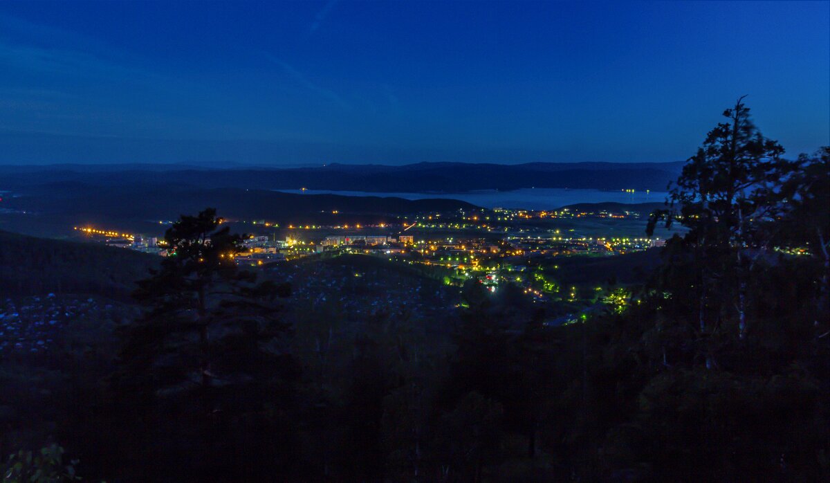 Ночной Миасс (02:39). Ильменский хребет, г. Миасс, Машгородок. - Алексей Трухин