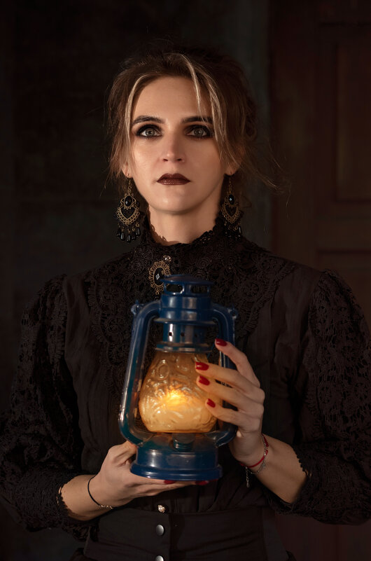 Девушка с фонарем - Ольга Зинченко