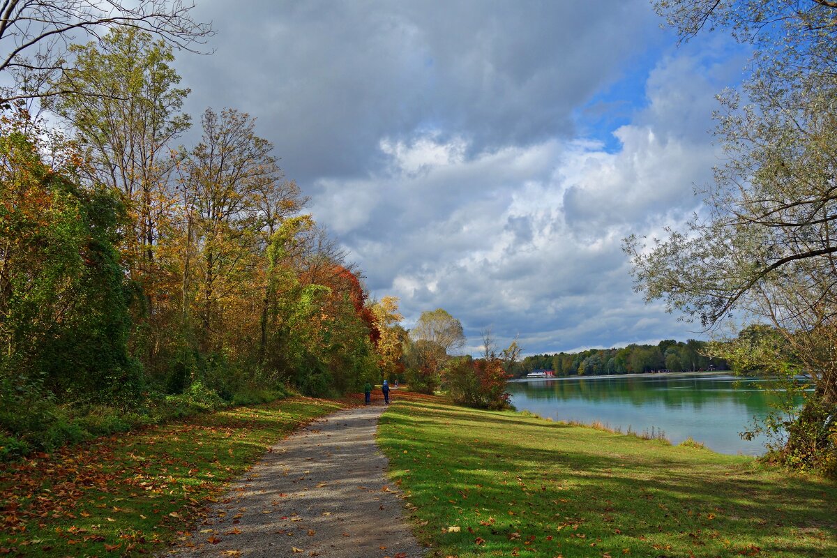 Прощальный блюз танцует золотистый листопад ​... - Галина 