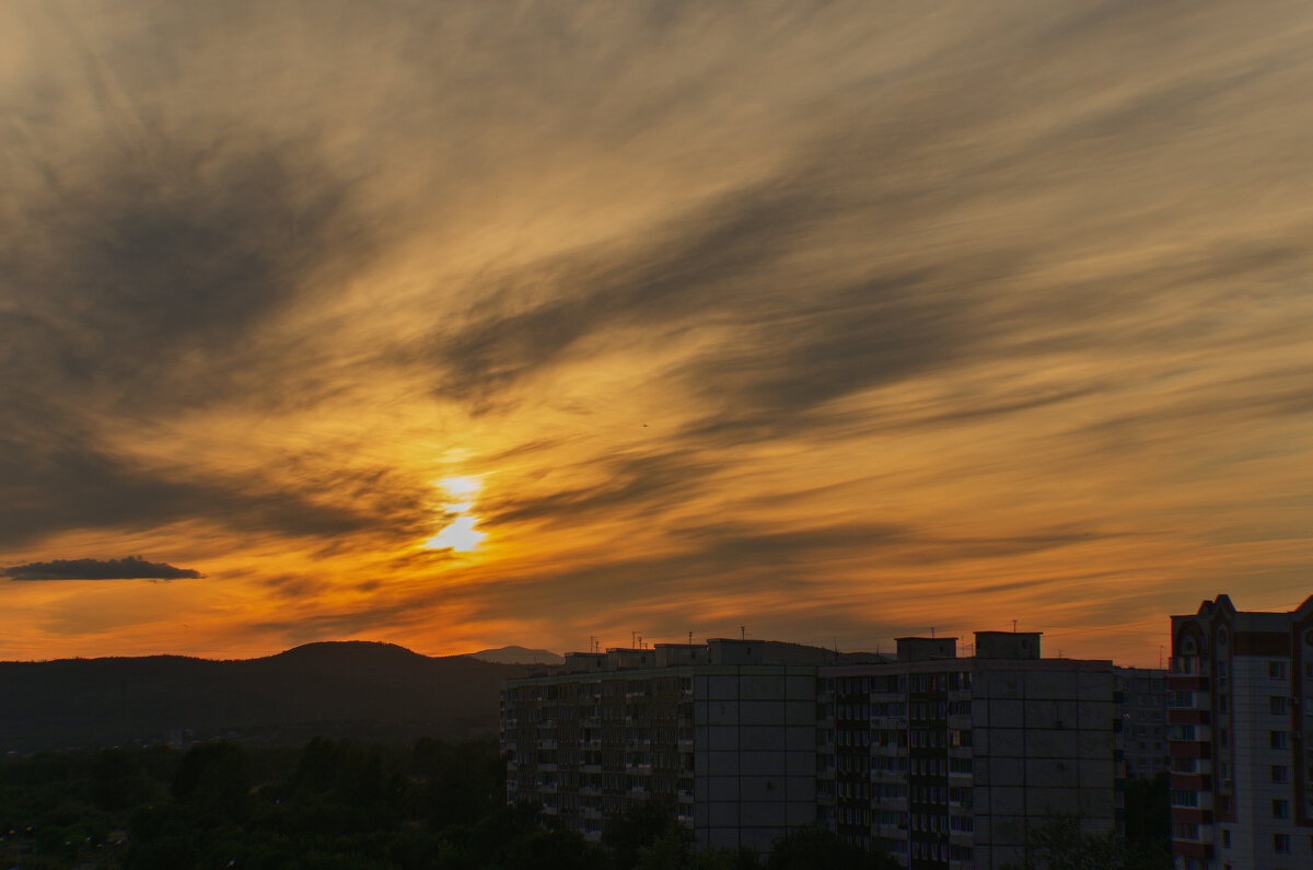 В сумерках заката - Виктор Иванович Чернюк