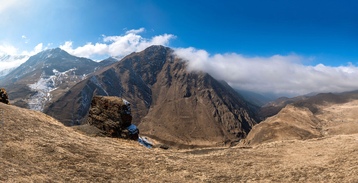 Собачья скала. Верхняя точка аула  Камунта. Северная Осетия -Алания. - Дина Евсеева
