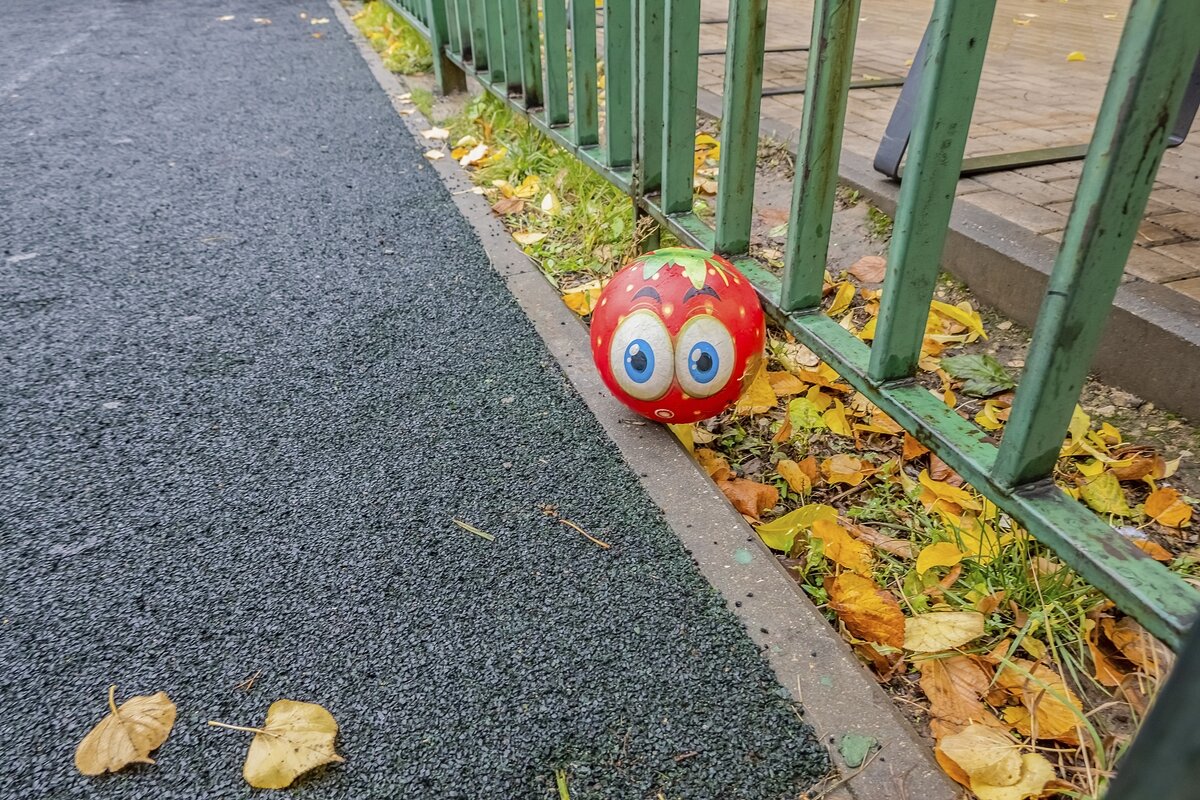 Грустный мяч - Валерий Иванович