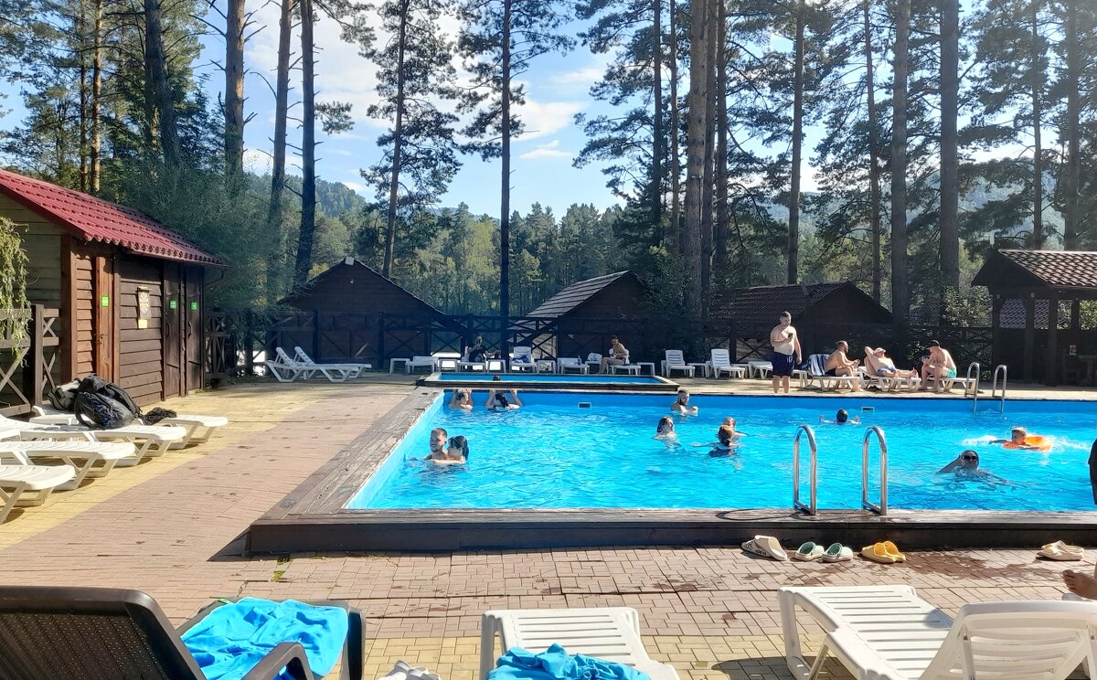 Приятный отдых  на бассейне . - Мила Бовкун