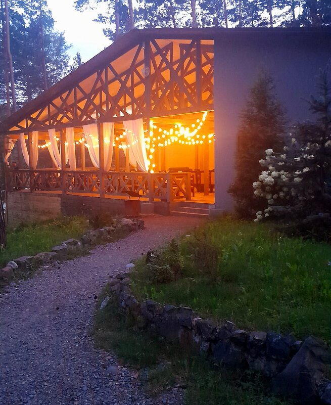 Приятный ресторанчик с видом на Катунь . - Мила Бовкун