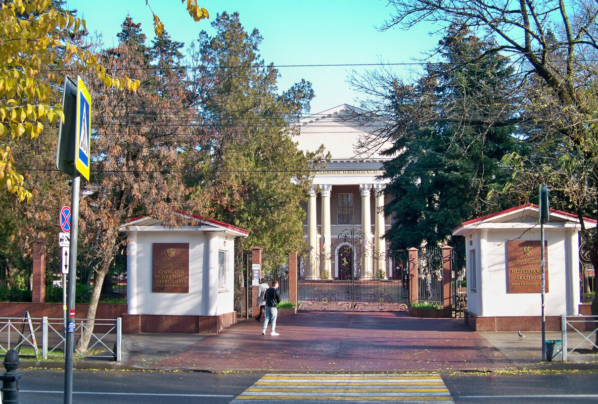 Вход на територию мединститута - Валентин Семчишин