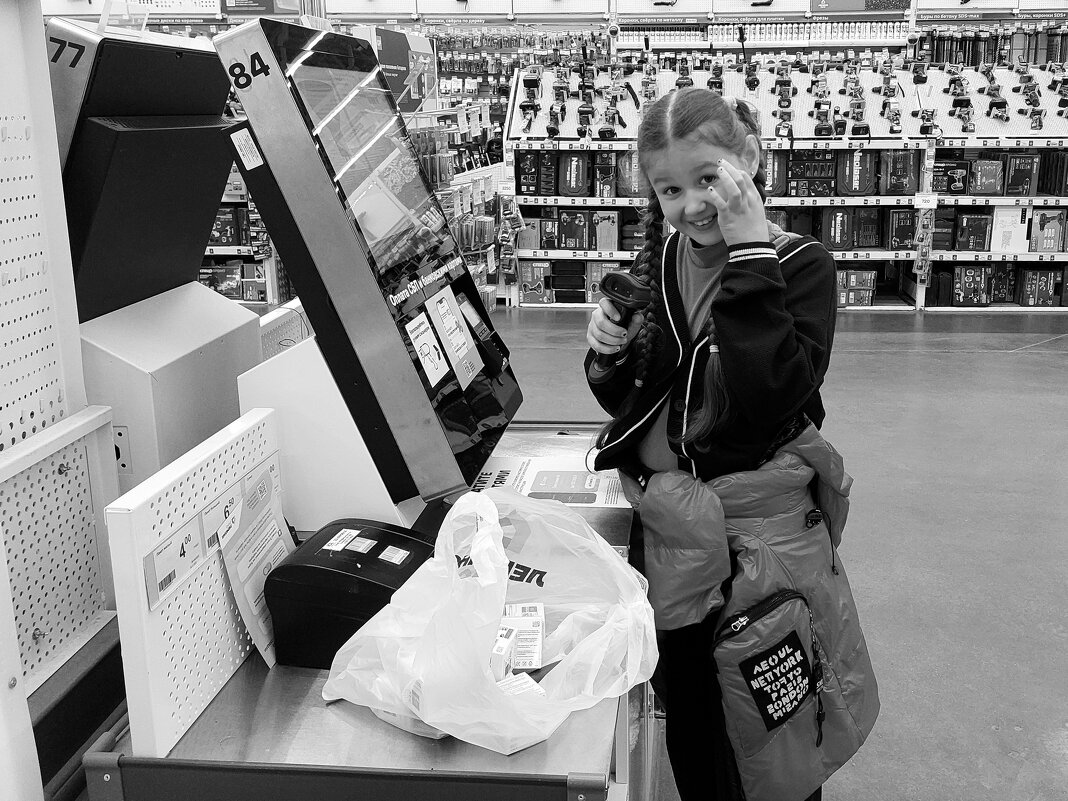 играет в кассира - Артём 