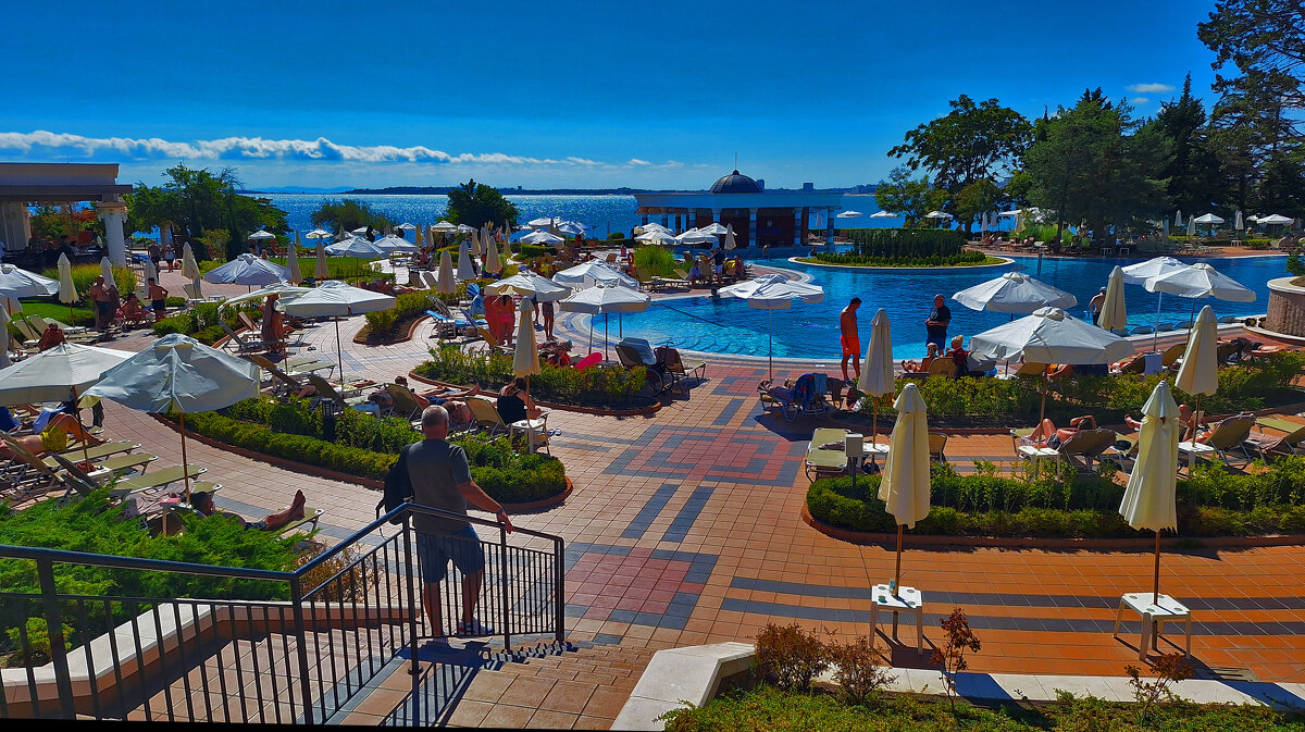 Зона отдыха в нашем отеле. Солнечный Берег. Болгария. - Леонид Школьный