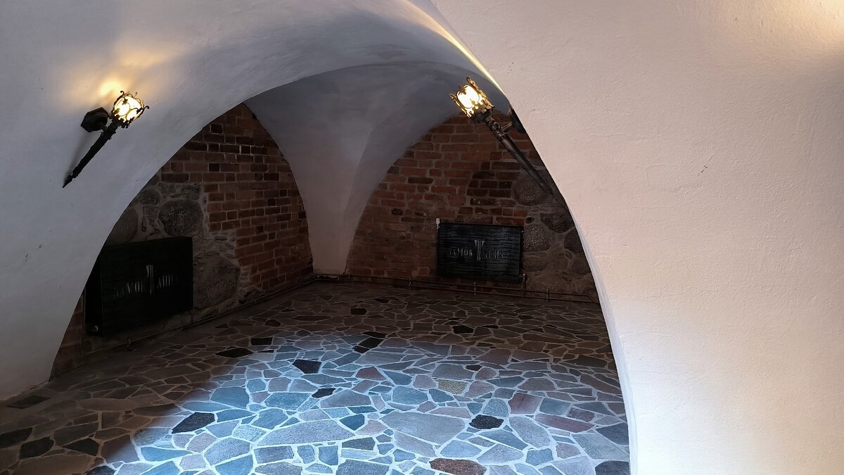 В подвале замка Тапиау. - Ольга 