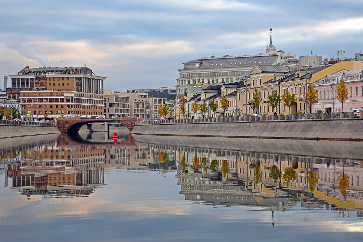 Кадашевская наб 23 октября - Михаил Бибичков Кадашевская наб 23 октября - Михаил Бибичков