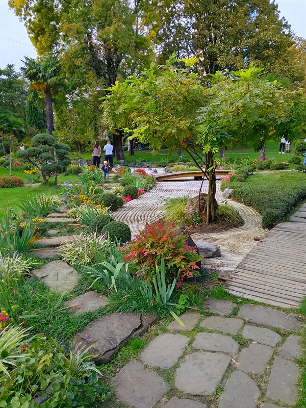 Японский сквер - Tata Wolf