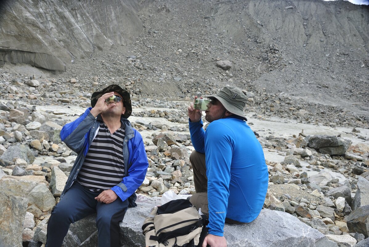 Пластиковая бутылочка на двоих. - Марина Виноградова