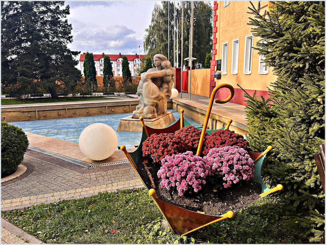 У Янтарного комбината. - Валерия Комова