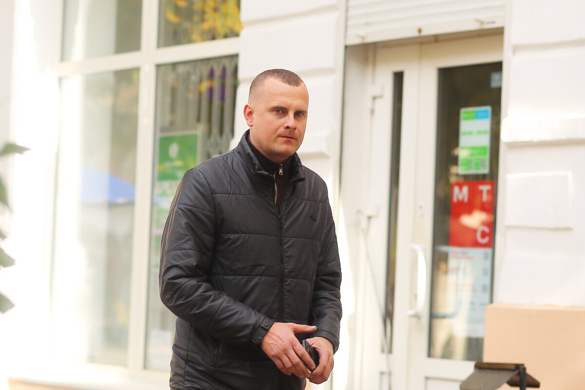 Спешит - Юрий Гайворонскiий