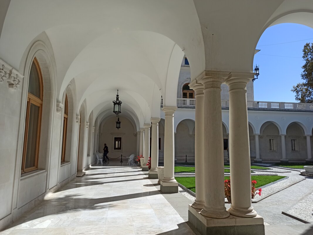 Итальянский дворик Ливадийского дворца. Крым. - Галина 