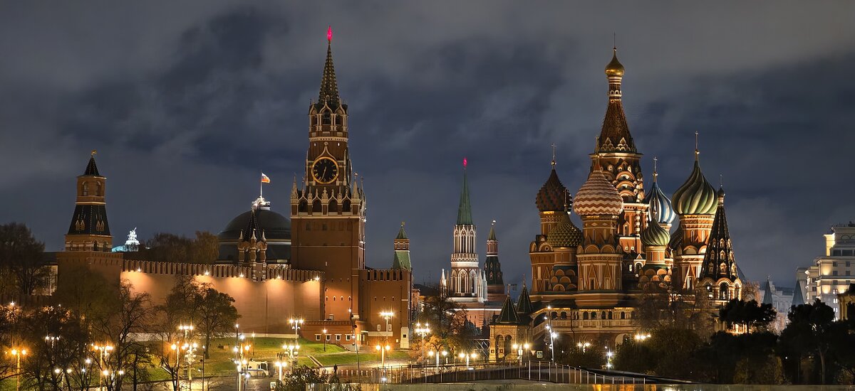 Спасская башня и храм Василия Блаженного - <<< Наташа >>>