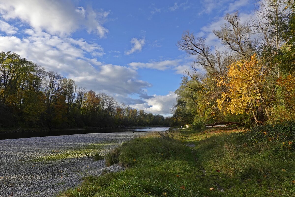 Благословляю тишину И этот миг неповторимый, Дыханьем осени хранимый... - Галина 