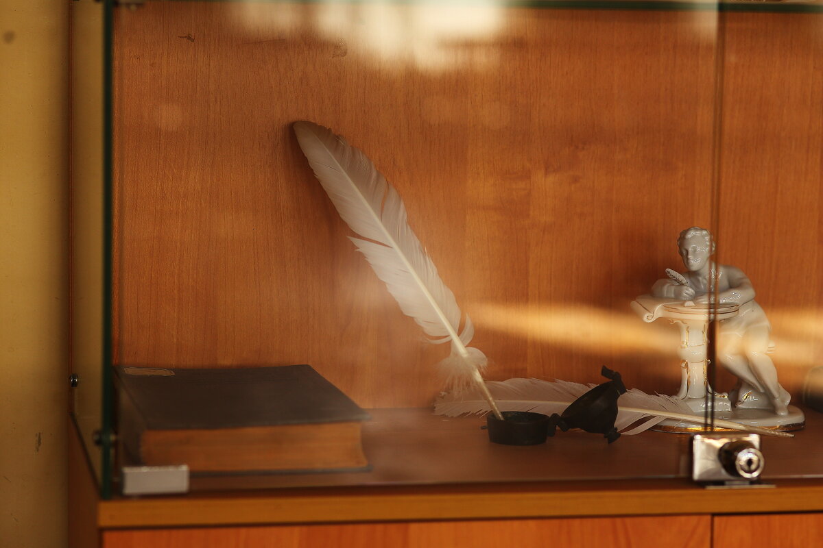 Пушкин писал таким пером - Юрий Гайворонскiий Пушкин писал таким пером - Юрий Гайворонскiий