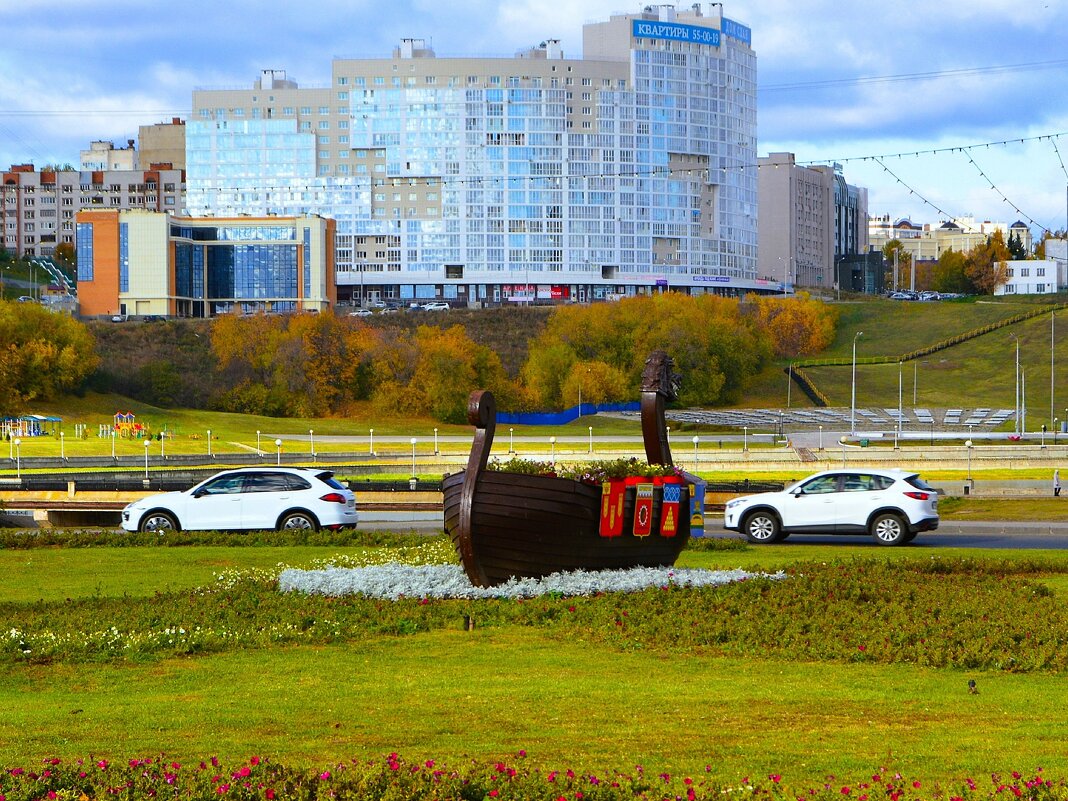 Чебоксары. Декоративная композиция "Ладья" на кольцевой развязке. - Пётр Чернега Чебоксары. Декоративная композиция "Ладья" на кольцевой развязке. - Пётр Чернега
