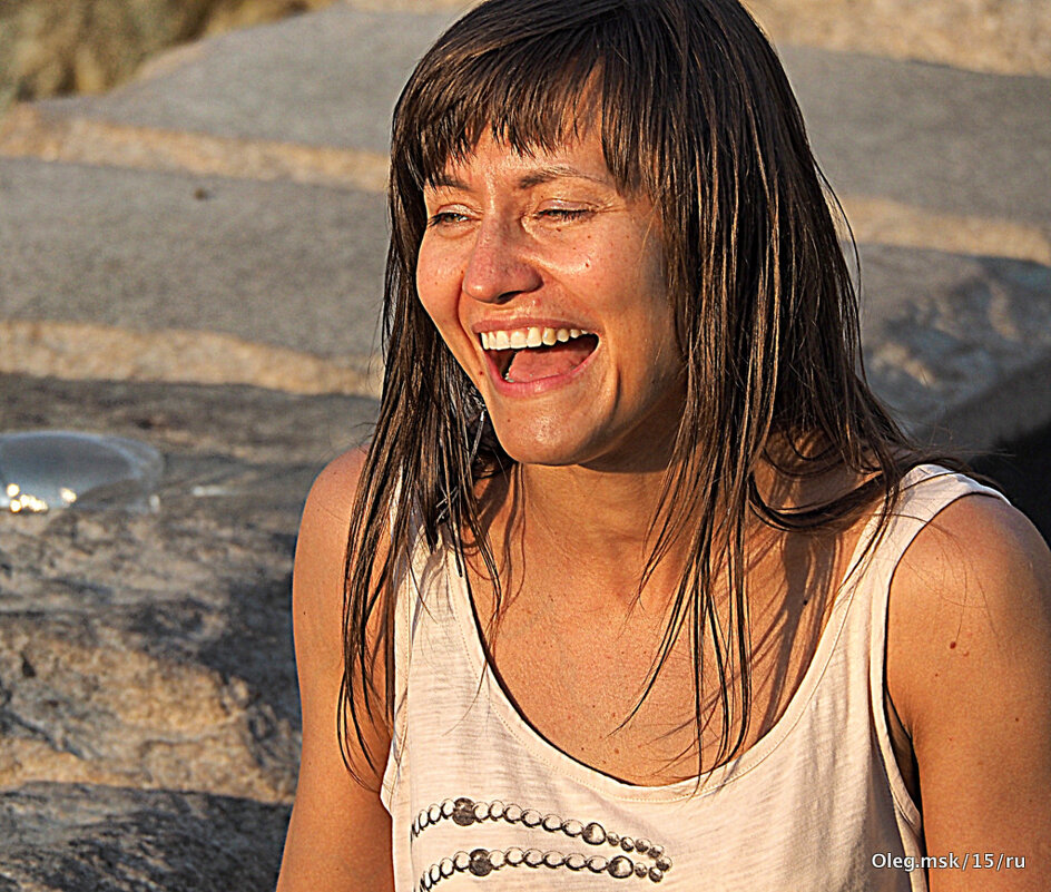 девочки смеются - Олег Лукьянов