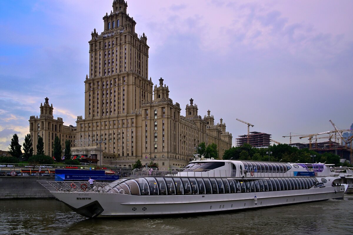 Москва. Вечерняя прогулка по реке - Владимир Мигонькин Москва. Вечерняя прогулка по реке - Владимир Мигонькин