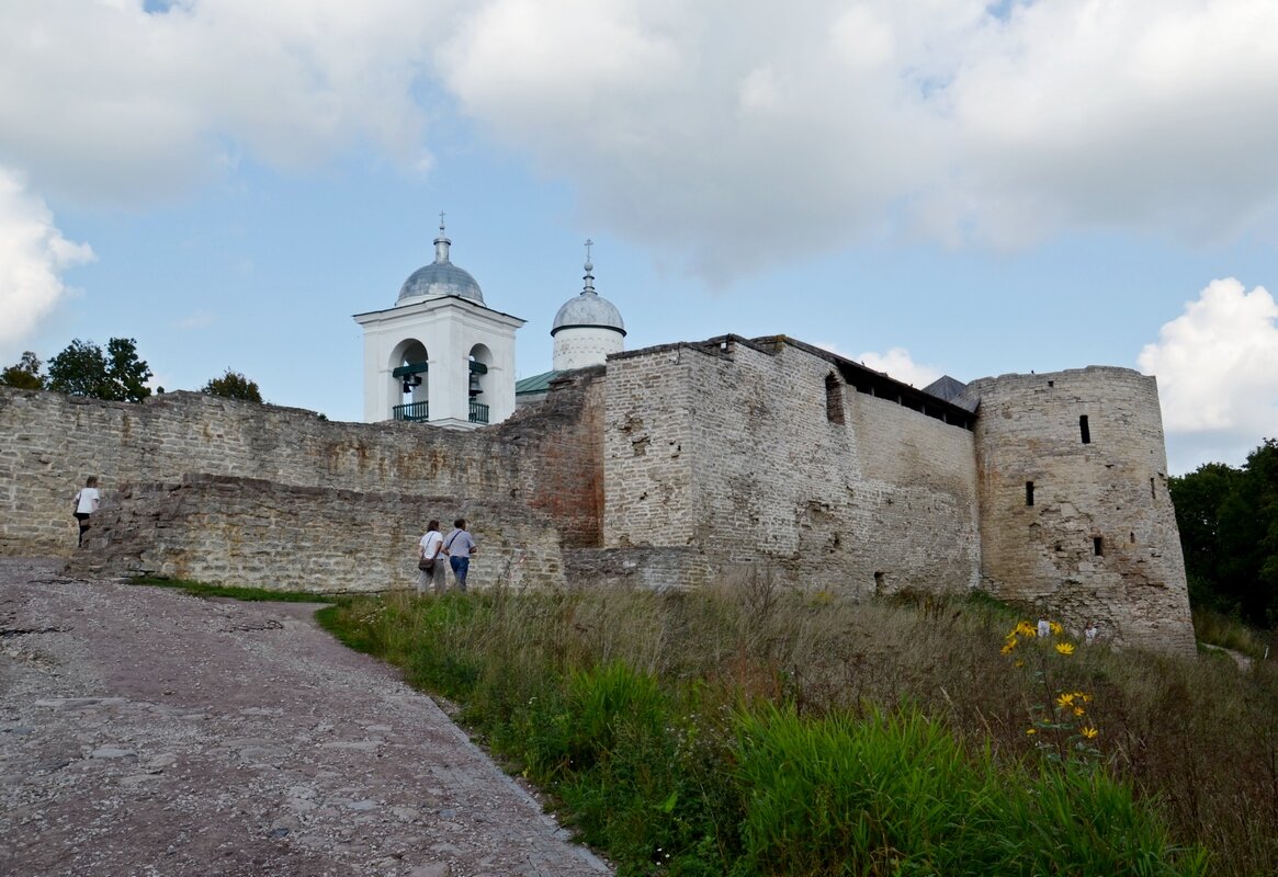 Изборская крепость - главный форпост Средневековой Руси здесь - Виктор Осипчук