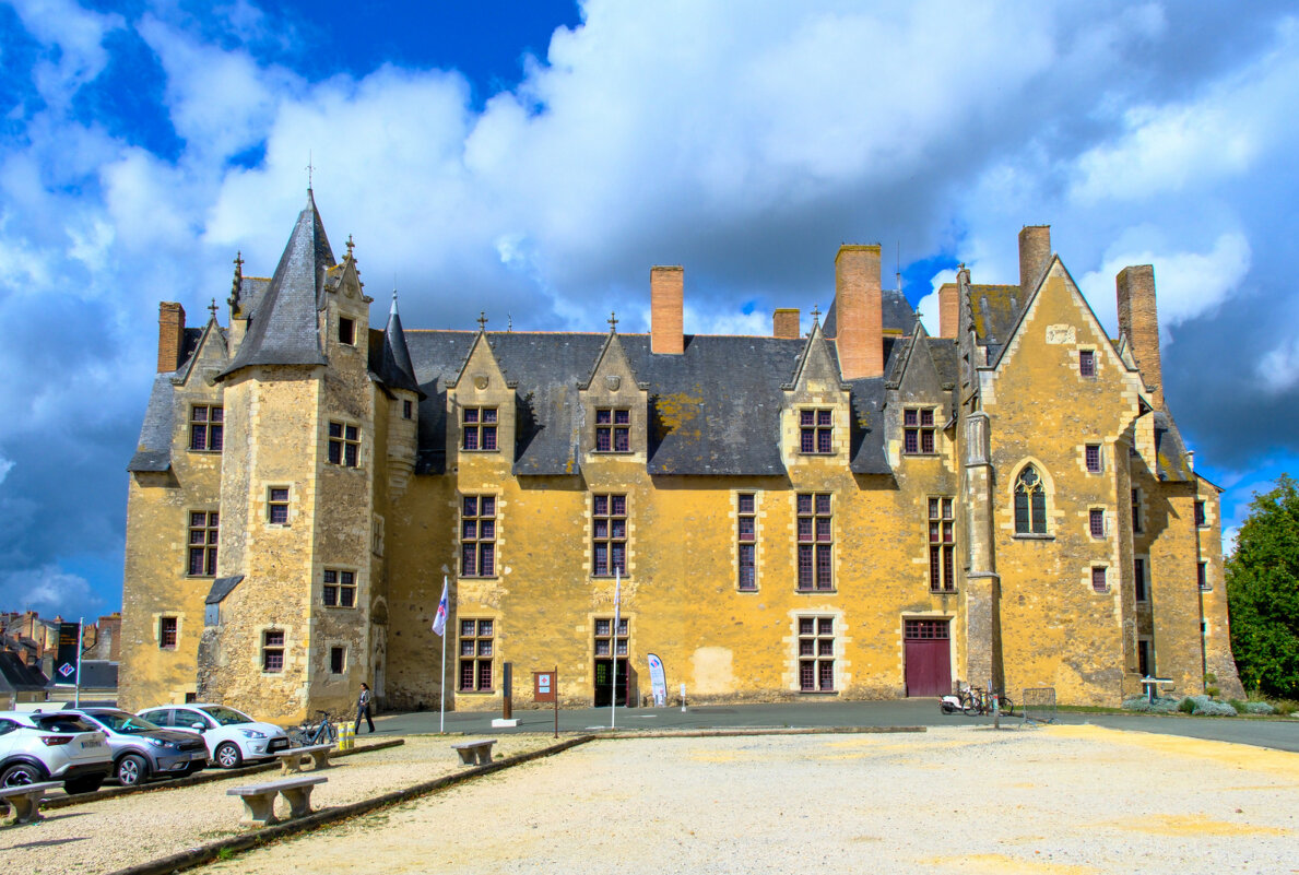 Замок короля Рене Анжуийского XV век - Георгий А