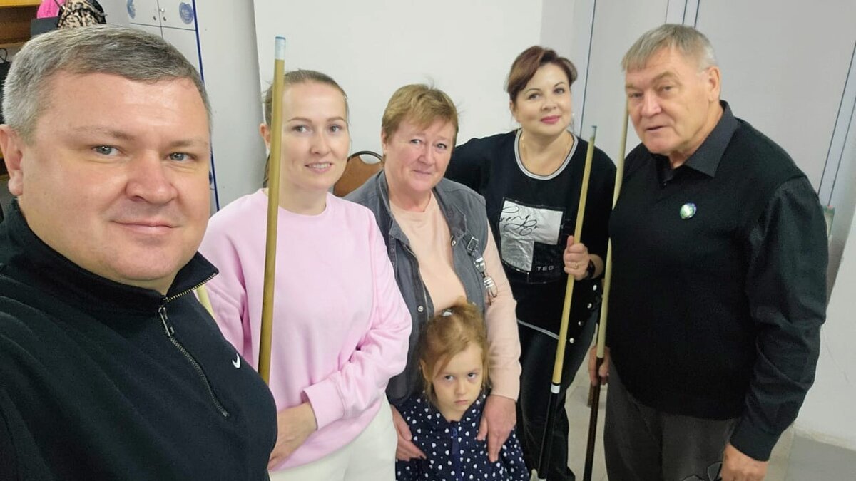 Любители бильярда - Андрей Хлопонин