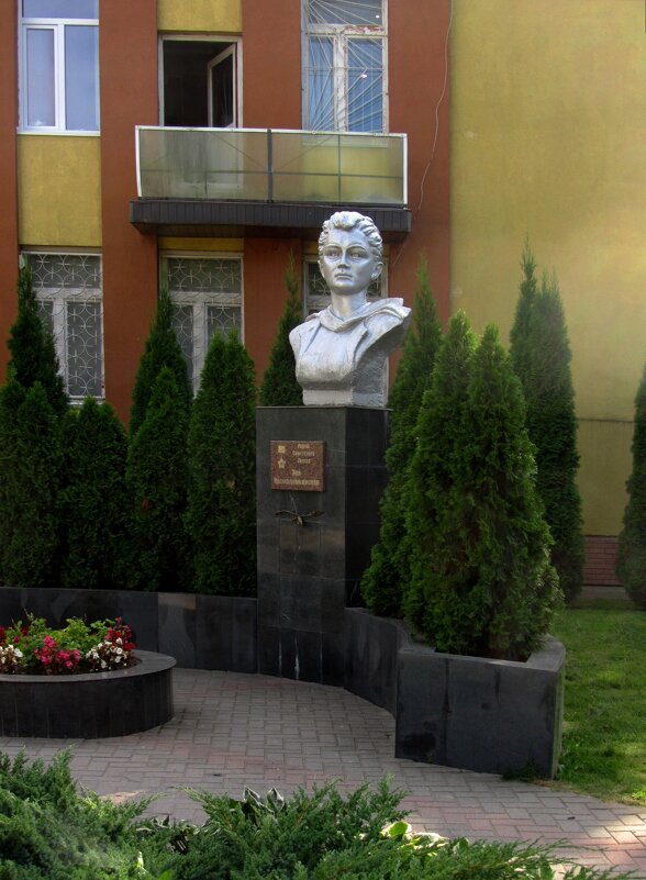 Бюст Зои Космодемьянской - Сергей Карачин Бюст Зои Космодемьянской - Сергей Карачин