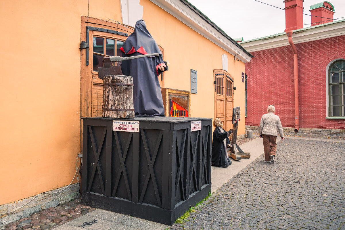 "Залезать на эшафот строго запрещено!" - Nyusha .