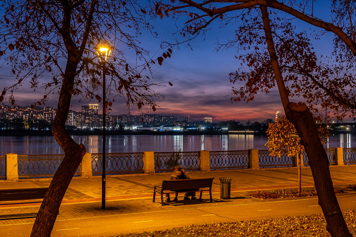 На набережной - Александр Бродский