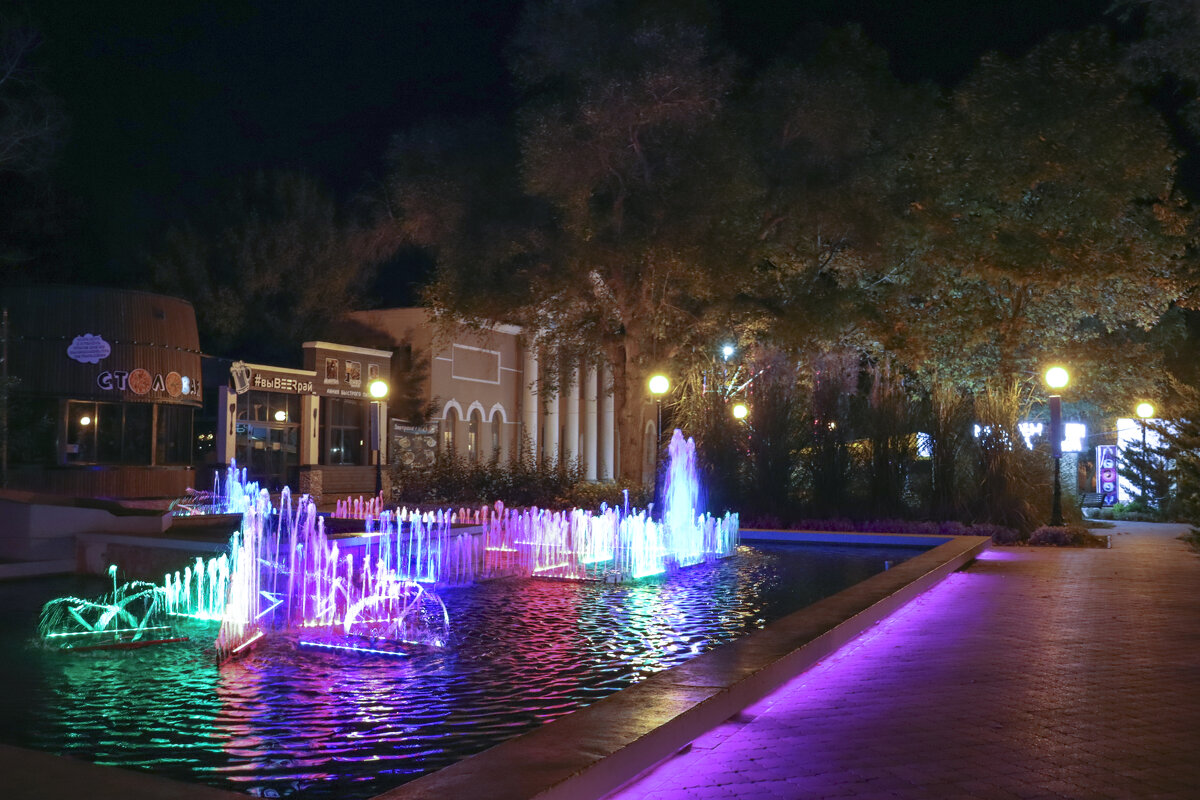 Фонтан. - Александр Николаев Фонтан. - Александр Николаев