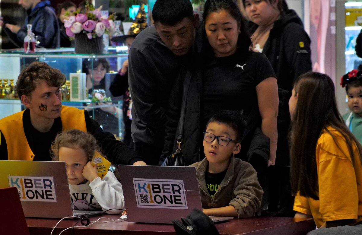 Наши друзья - Аркадий Баринов