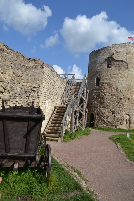 Изборская крепость - главный форпост Средневековой Руси здесь - Виктор Осипчук