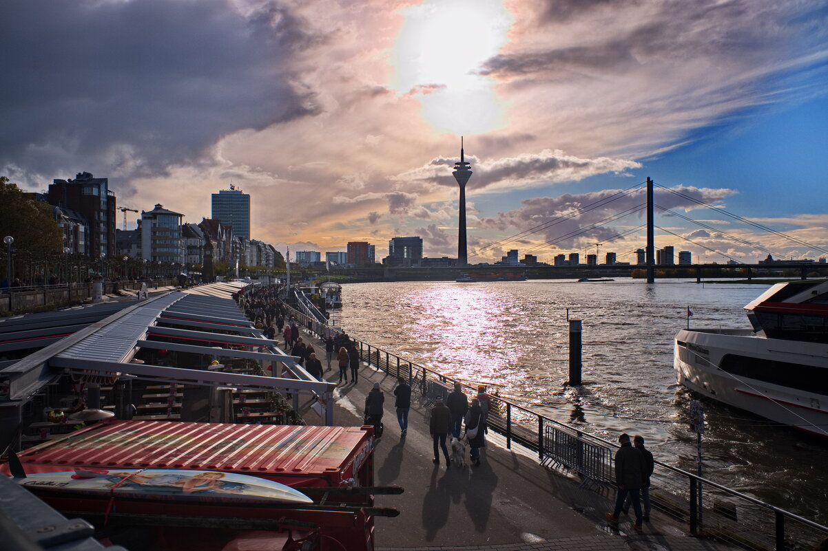 *** - Witalij Löwin