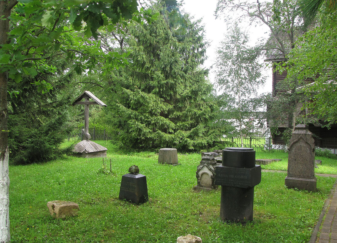Монастырское кладбище - Александр Ильчевский 