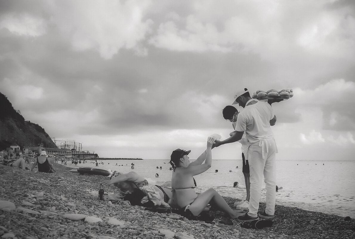 Пончики с пивом (чб) - Сергей Царёв