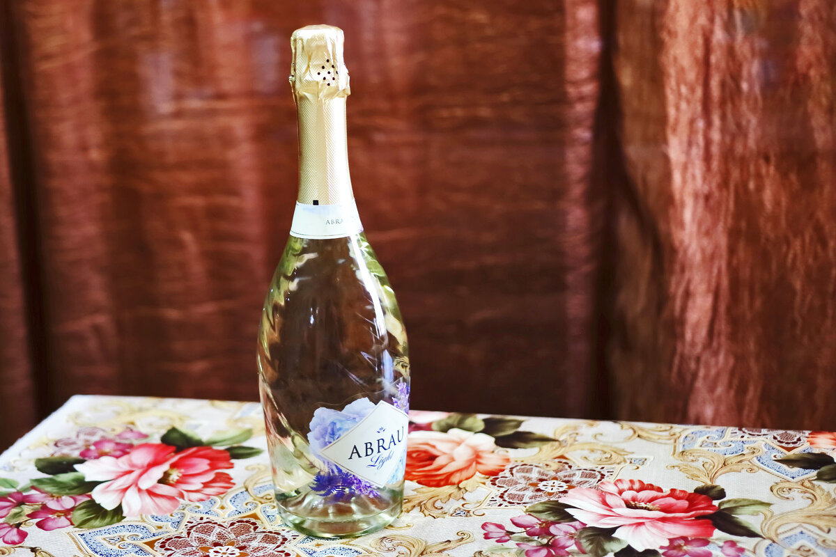 С шампанским - Юрий Гайворонскiий