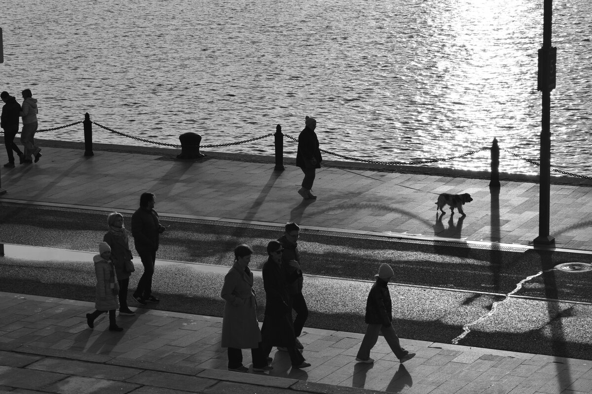 Люди на прогулке - Мария Яковлева