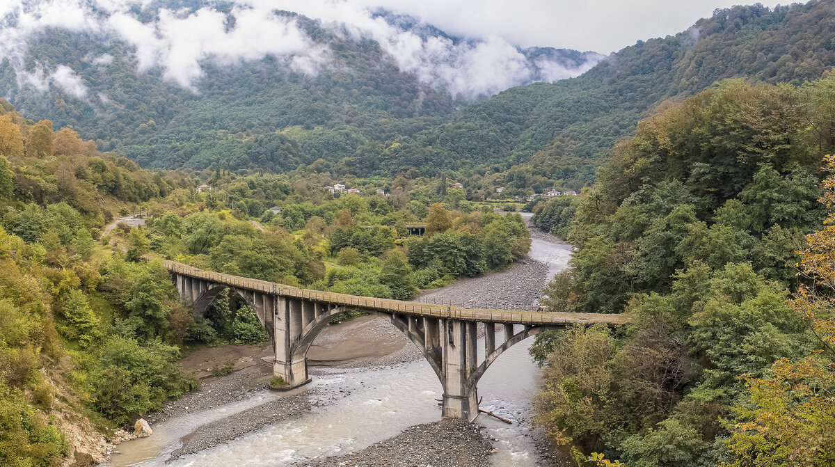 Среди гор. - Евгений Голубев Среди гор. - Евгений Голубев