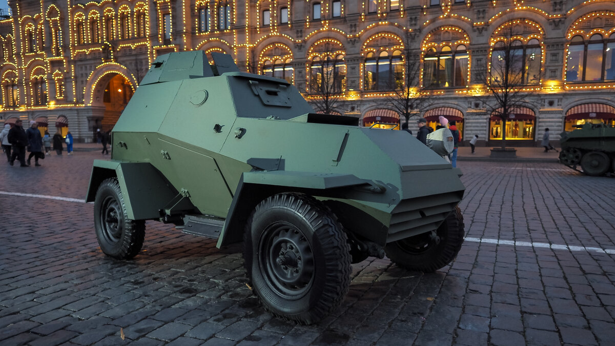 Красная Площадь" Город Живых Истории" - юрий поляков