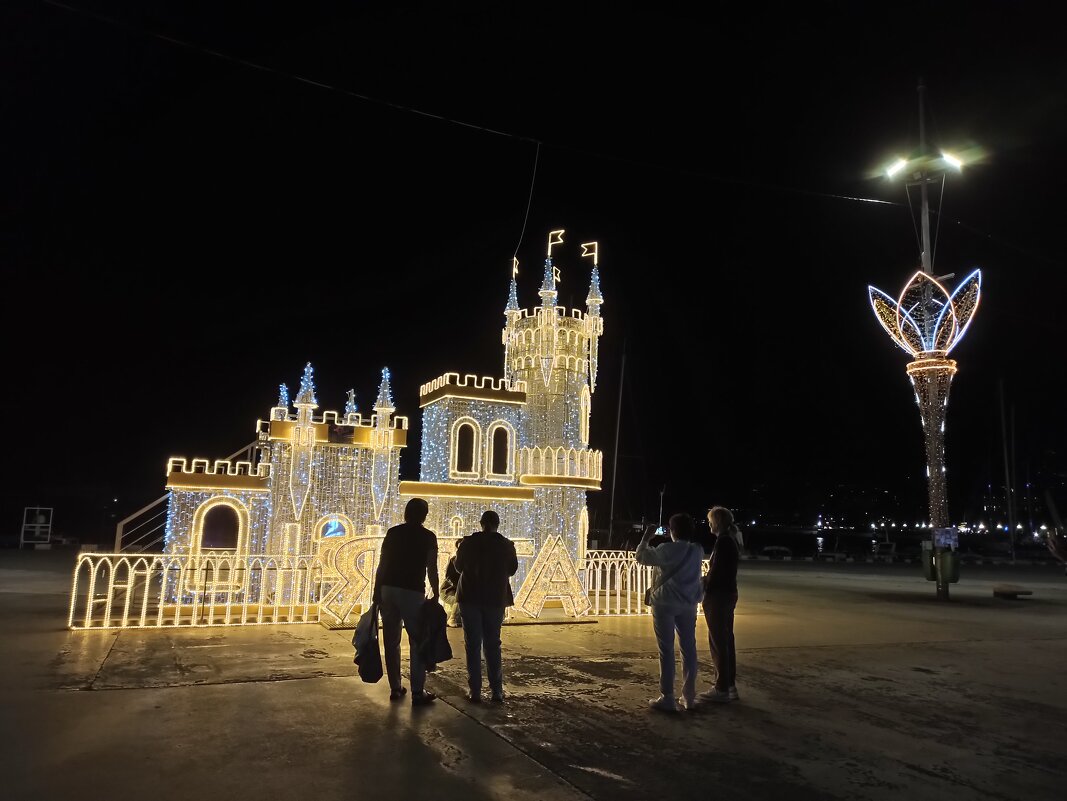 Вечерняя прогулка по Ялте. - Галина Вечерняя прогулка по Ялте. - Галина