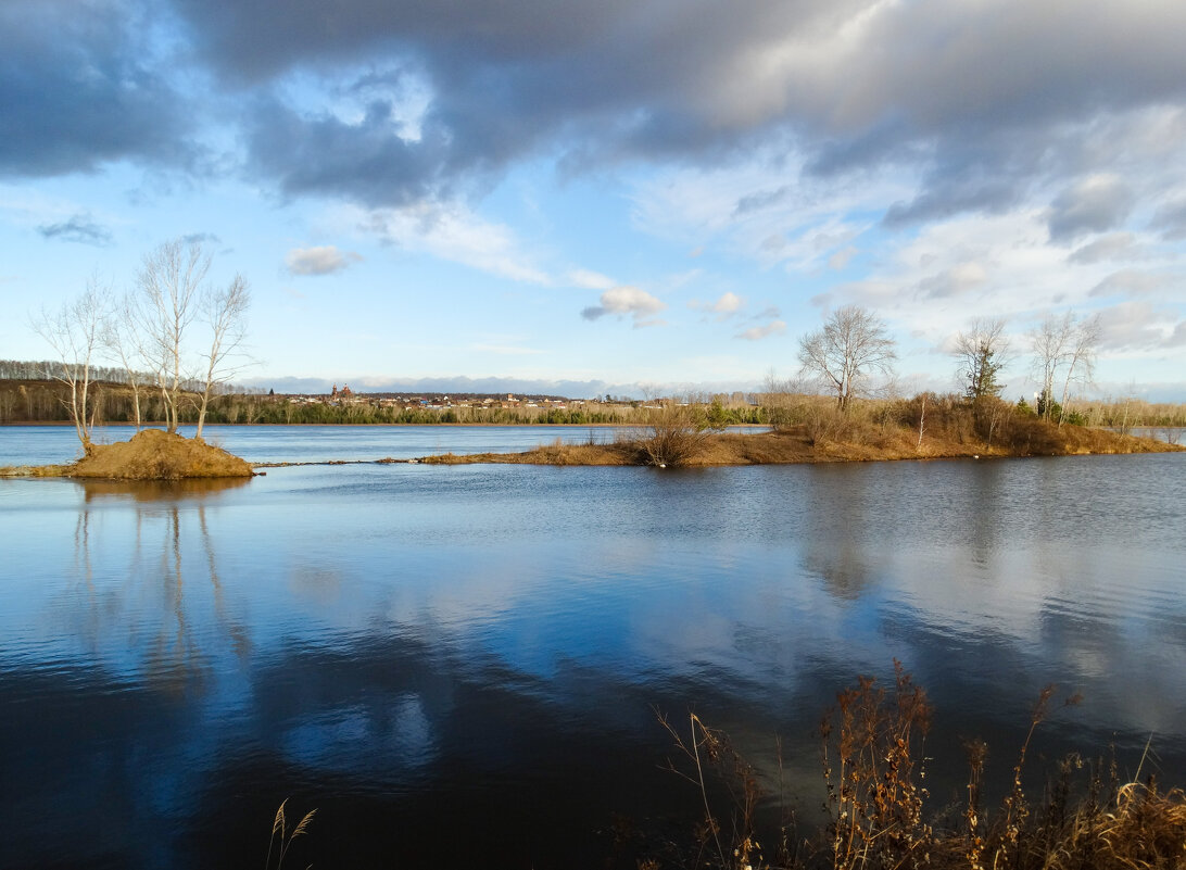 В ноябре на Енисее - Владимир Звягин