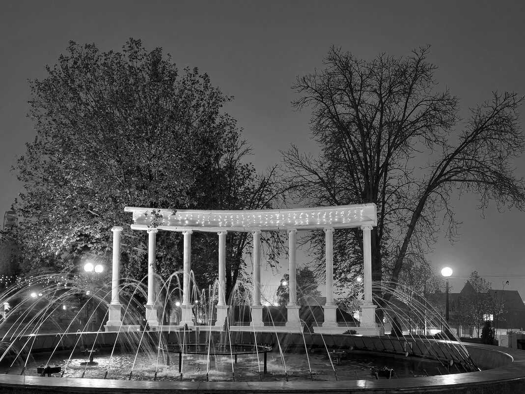 Колоннада - Валерий Ткаченко