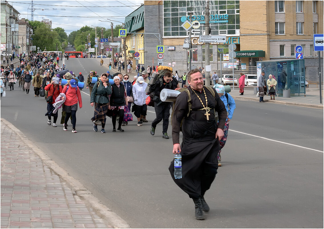 В арьергарде крестного хода (г.Киров ) - Валентин Котляров