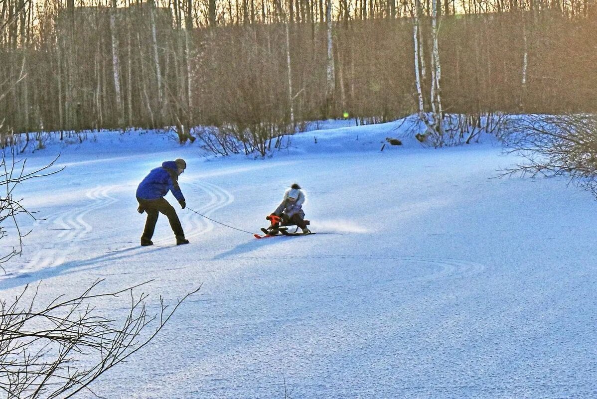 Декабрь...Катания на санках на замерзшем озере! - Владимир 