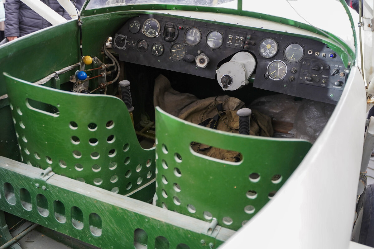 ДВУХКРЕСЕЛЬНЫЙ - Сергей Янович Микк