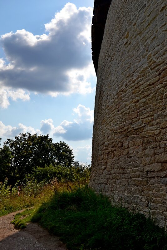 Изборская крепость - главный форпост Средневековой Руси - Виктор Осипчук