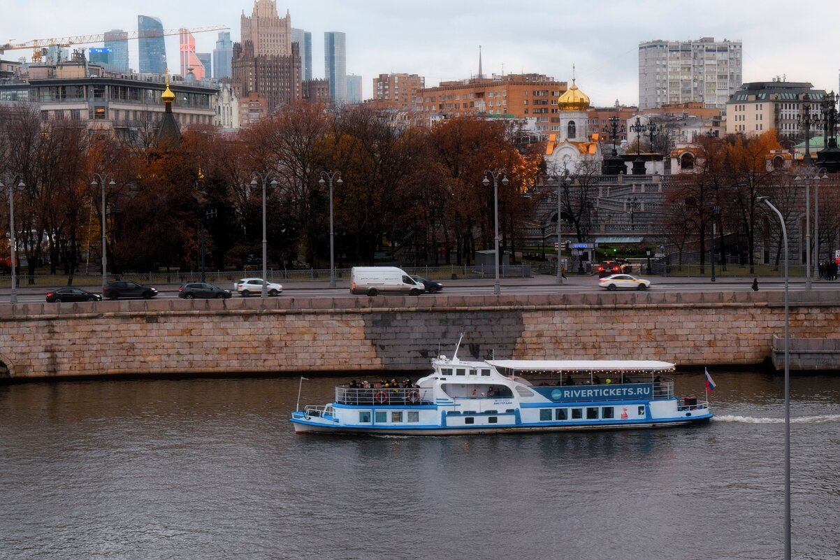 Вдоль Пречистинскойской набережной. - Татьяна Помогалова Вдоль Пречистинскойской набережной. - Татьяна Помогалова