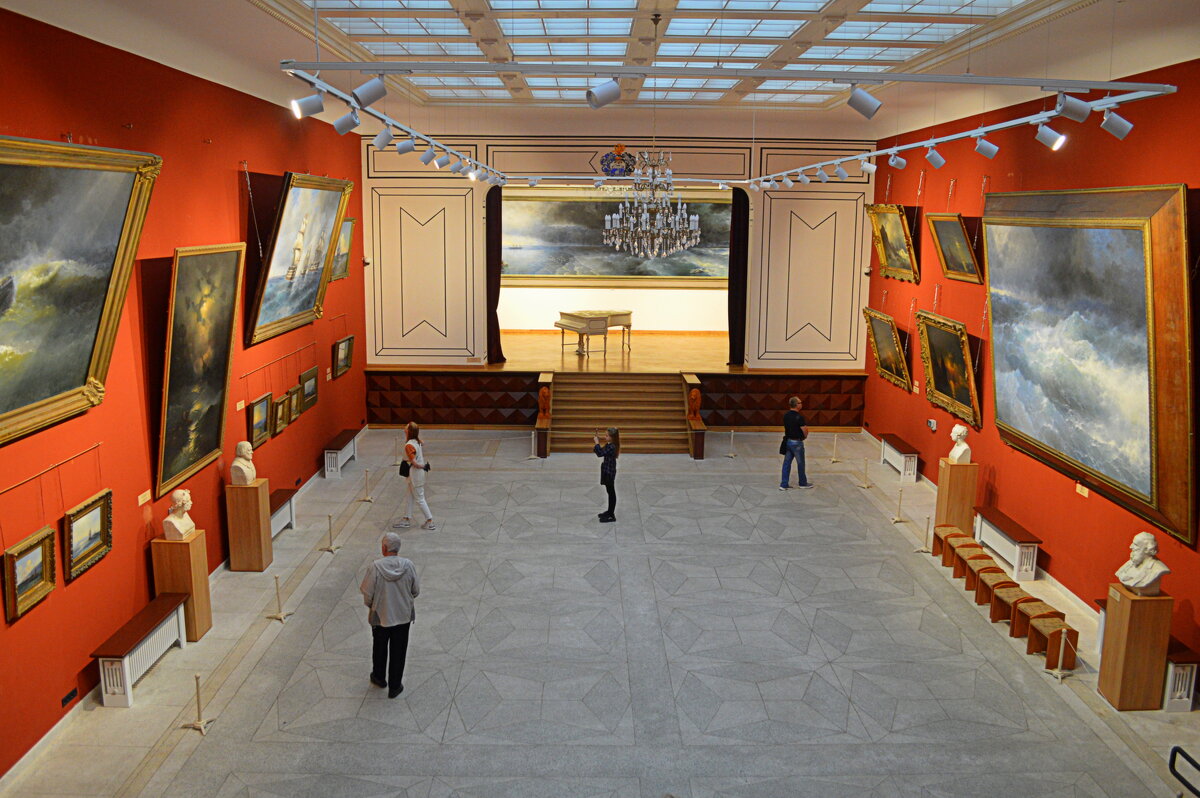 В картинной галерее И. К. Айвазовского - Татьяна Лютаева